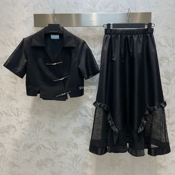 23SS Women Designer Deux pièces de robes Tentièmes avec lettre Button Button Girls Runway Marque Outwear Blazer Crop-Top Jacket et Sploved MIDI A-Line Jirts