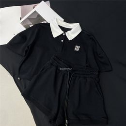 23SS Women Designer Two -Piece broek sets met letters kralen borduurwerkmeisjes merk Milan Runway Jersey joggen polo tee shirts crop tops en mini shorts broek uit het deler