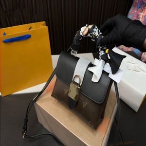 23SS Dames Luxe Designer Tote Bag Lucky Bb Lock Head Bag Schoudertas Crossbody Tas Dames Tote Schoudertas Werkplektas M Ldvr