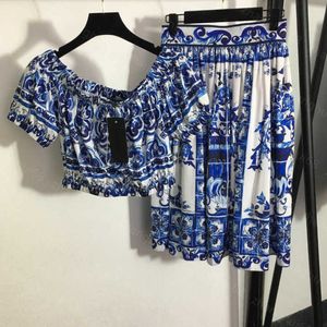 23ss conjunto de falda de ropa de diseñador para mujer Porcelana azul y blanca impresa cuello de una línea manga corta top sin tirantes cintura alta media falda conjuntos ropa de mujer a1