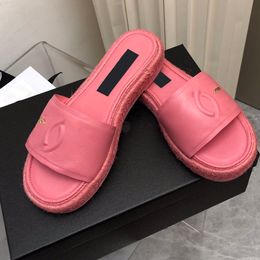 23ss Dames Platform Hakken Pantoffels Henneptouw Sandalen Designer Slip On Lamsvacht Slides Dames Klassiek Roze Fuchsia Muilezels Outdoor Strandschoen Slippers Casual Schoen