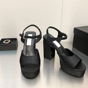 23SS Zapatos de vestir estampados para mujer Sandalias de tacón grueso Slingbacks Zapato de boda de diseñador Zapatillas Diapositivas fucsia clásicas con una bolsa para el polvo Correa de hebilla para mujer Zapato informal