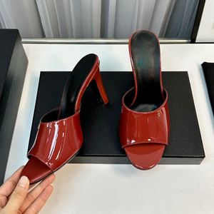 23ss Dames Slingbacks Sandalen Designer Instappantoffels Lakleer Dikke hakken Slippers Bruiloftsschoen Outdoor Vrijetijdsschoen Roze Rood Bordeaux Groen Vrijetijdsschoen