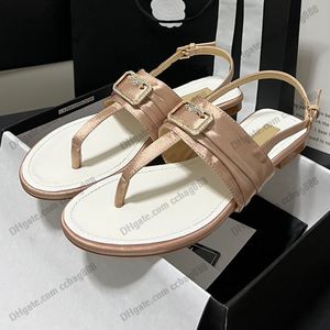 23SS Dames Thong Low Heels Sandalen Outdoor Flops Beachschoenen Verstelbare enkelgesplijbanen Verzekelde textuur met strass Slippers April Fools Day A Gifts Mule