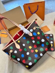 23ss X Yayoi Kusama MM Sac fourre-tout POINTS PEINTS avec pochette zippée 2 ensembles Femmes Designer Sacs de poche extérieurs Grande capacité Monogrammes S