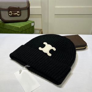 23wf lettres d'hiver brodées casquettes tricotées pour hommes femmes chapeaux de laine créateur de mode unisexe chaud casquette de crâne 7 couleurs