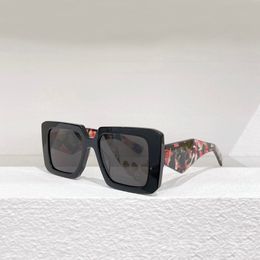 23YS Gafas de sol cuadradas Negro/Gris oscuro Mujer Borde completo Sunnies Gafas de acetato con caja