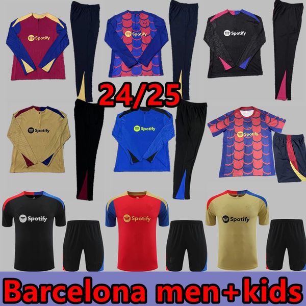 24 25 CHÁNDAL DE FÚTBOL DE BARCELONA BARCA FÚTBOL HOMBRES Y NIÑOS CONJUNTO NIÑOS ADULTOS LEWANDOWSKI PEDRI TRAJE DE ENTRENAMIENTO 2024 2025 Traje de chándal de entrenamiento de manga corta