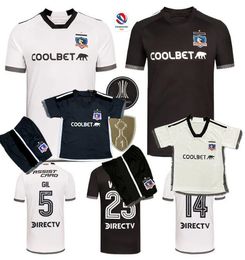 24 25 Colo Colo Mens Jerseys Vidal Santos Bolados Arriagada Zaldivia Gil Fuentes Costa a casa 2024 2025 Camisas de fútbol Kits para niños