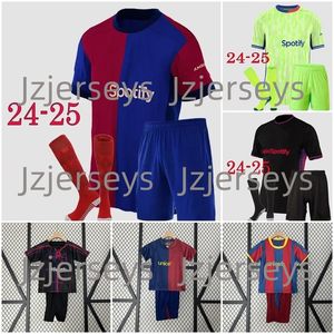 24 25 Nouvelle saison LEWANDOWSKI Barca maillot de football GAVI R. ARAUJO camiseta de futbol PEDRI FERRAN 2024 ANSU FATI RAPHINHA maillot de football hommes enfants Kits rétro