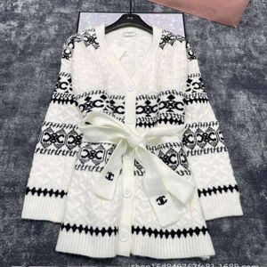 24 Herfst/winter Dames Trui Nieuw Gebreid Vest Zwart Wit Kleurenschema met opdrukelementen Eenvoudig Sfeervol Lui Modieus