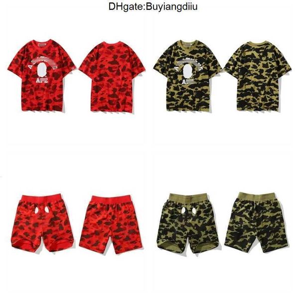 24 Bape Summer Designer Hommes T-shirts T-shirts Côté Double Face Camouflage Requin T-shirts Vêtements Graphique Coloré Cajou Foudre Lumineux Coton singe Chemises VBDP