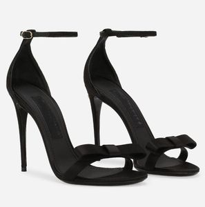 24 elegante merk vrouwen Keira sandalen schoenen satijnen strik hoge hakken zwart rood feest bruiloft pompen gladiator sandalias met doos.EU35-43