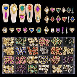 24 grille Nail s couronne coeur bijoux pierre gemme cristal bricolage Art décorations presse sur ongles fournitures accessoires 240328