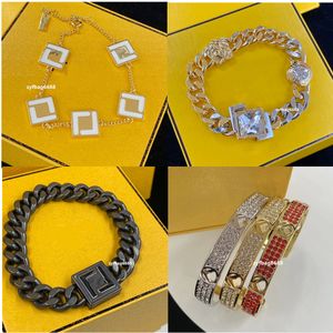 24 luxe designer sieraden gele goud designer armband Cubaanse ketting dobbelstenen rubik kubus keten multi -kleuren armband luxe en modieuze trendy mannen en vrouwen