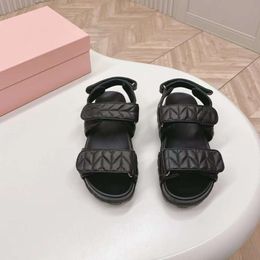 24 m klittenband Romeinse dikke zool sandalen voor vrouwen 2023 Nieuwe strand dames zomer veelzijdige dauw