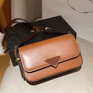 Sac à bandoulière de styliste pour femmes, avec Logo en métal, décoration de luxe, petit sac carré, trousse de maquillage polyvalente, nouvelle collection 24