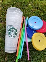 Coupe de jus de boisson en plastique de verre 24 oz avec des lèvres et une tasse de café magique de paille personnalisée Starbucks Coupe transparente en plastique