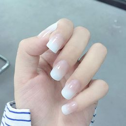 24 stks Ombre Glanzende Witte Franse Nagels Korte Vierkante Cover Nail Tips Druk op Instant Kunstmatige vingernagels Set Acrylic Manicure