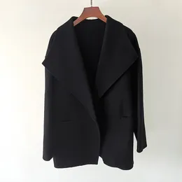 24-Women Toteme Klassieke korte dubbelzijdige wollen jas met grote revers en een mix van kasjmier