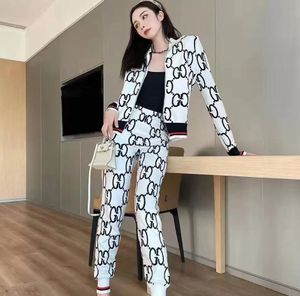 24 ans Fashion Women Summer Nouveau designer slim de haute qualité Double G Femmes Sports Suite en deux pièces Pantalons LETTRE PRESBYOPIQU