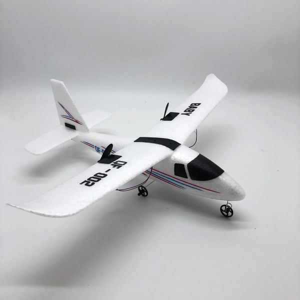 24G RC Glider Ala fija DIY Avión QF002 Modelo eléctrico al aire libre Control remoto MultiAxis Giroscopio Aviones Juguetes para niños 240116