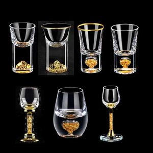 Vaso de chupito pequeño de hoja de oro de 24K Vaso de cristal sin plomo Gild Construido en lujo Golden Vodka Spirit Copas de vino pequeñas Bar Juego de vino HKD230809