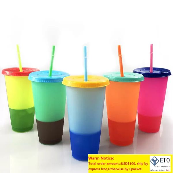 Taza de consumición plástica del jugo del vaso que cambia del color 24oz con la leche mágica del café de la tapa y de la paja