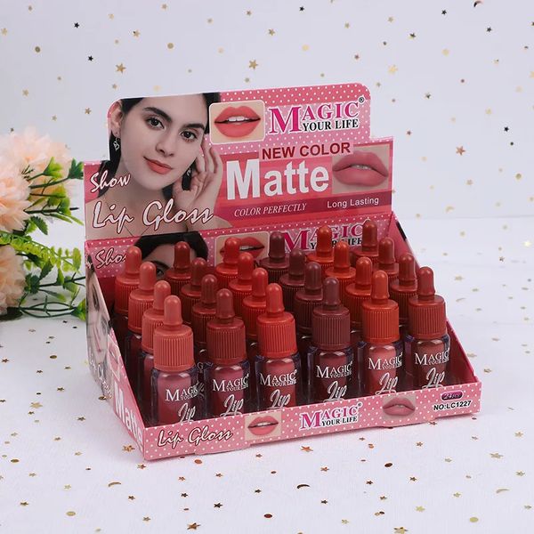 24pcs 6 couleurs Babinet Bottle Design Matte Lip Bloss Set Longlasting Stick à lèvres imperméable Kawaii Femmes Makeup Wholesale 240508