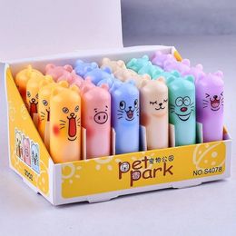 24 stks/partij Hydraterende Fruitsmaak Kleurloos Cartoon Lippenbalsem Natuurlijke Plantaardige Lipgloss Fruit Verfraaien lippenstift Makeup Tools 240313