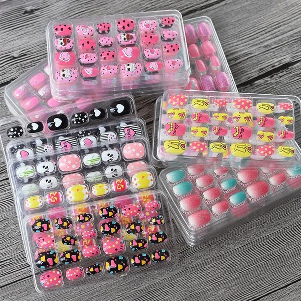 24 PCSBox Candy Kids Falsa Causa Falsa Presiona Presiona en uñas falsas Consejos Kawaii ACRYLIC Artificial Fingernails para niñas 240522