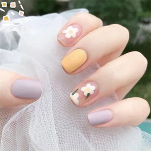 24pcslot White Small Flower Corto Clazo Corto Cute Frescos Frescos Presiona acrílico en las uñas extraíbles con arte 240430