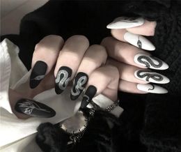 24PCSSet extra lange nep nagels punk slangenpatroon zwart witte matte valse nagelpers op kunstmatige nagel tips manicure tools hele8764225