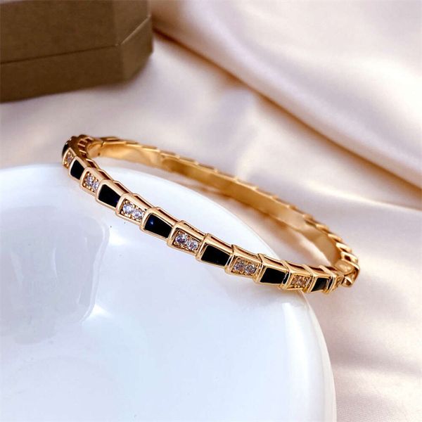 24ss Bulgarie Bracelet en forme de serpent plein de diamants en os de serpent Fritillaria naturel petit et léger bracelet de luxe pour les amoureux masculins et féminins