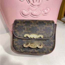 24SS Designer Celina Tas Triomphe Triomphe Mini Eén Schouder Crossbody Kleine Vierkante Tas Junior Hoogwaardige Zero Portemonnee Tas Vrouwelijke Mini Oortelefoon Mond Rode Tas