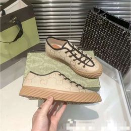 24ss Designer Cucci New Ggness Family Biscuit Chaussures Couleur Couleur Classic Broderie Couple à faible coupe Chaussures sur toile pour femmes