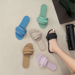 24SS Designer Hot Selling D Brand Velcro Flip Flop -dia's voor casual platte bodem damesschoenen voor externe slijtage