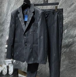 Suisses pour hommes de créateurs 24SS Blazers Luxury de style occidental Vêtements de loisirs à rayures Jacquard Coats imprimés pour femmes