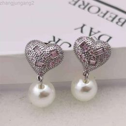 24SS Designer Miui Miui Boucle d'oreille Miao Jias 21 Nouvelles boucles d'oreilles en perles en forme de coeur en cristal rose avec sensation et tempérament de haute qualité Boucles d'oreilles en forme de coeur en diamant rose géométrique