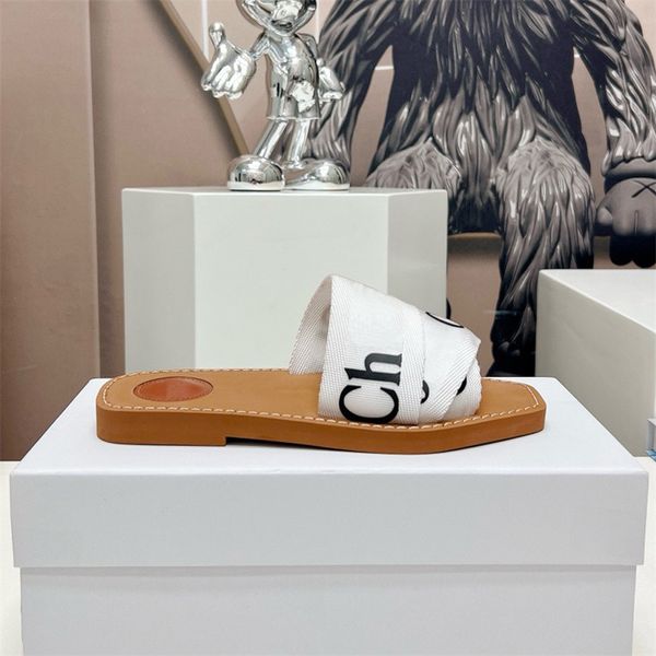 24SS Designer Sandales Summer Woodys Mules plates Femmes Pantoufles Chaussures de créateurs Toile Caoutchouc Croix-tissé Sandales en bois Roman Fashion Lady Outdoor Diapositives de plage antidérapantes