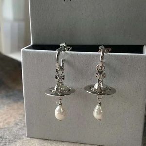 24SS Designer Viviene Westwood Viviennewestwood Western Empress Dowager Boucles d'oreilles pendantes en perles baroques classiques 3D Saturn Ufo Boucles d'oreilles cadeau de Saint Valentin