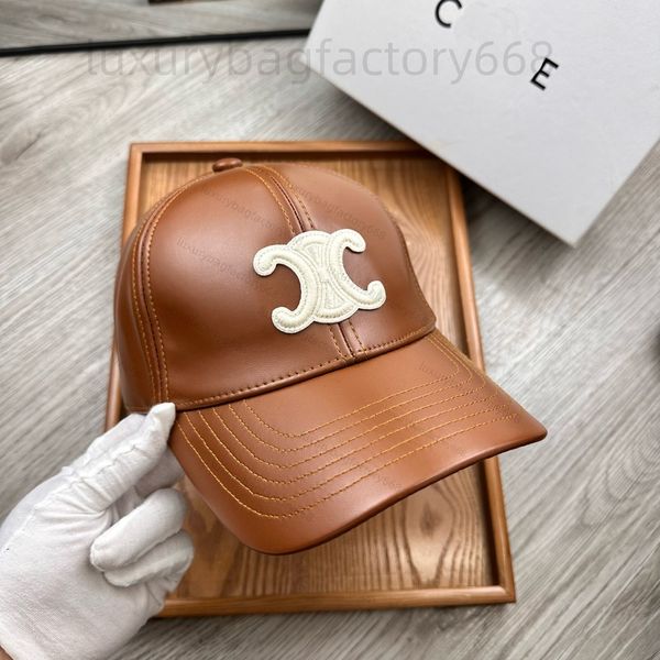 24ss Casquette de créateur de mode Casquettes de baseball en cuir marron Hommes Femmes Été Chapeau en cuir décontracté avec fond en toile Cent chapeaux de protection contre le soleil Chapeau de canard classique rétro