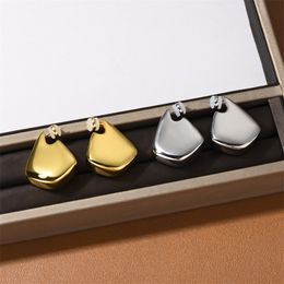 24SS Fashion Vintage Triangle triangular Pendientes geométricos para mujeres Light Luxury High End Talshing Charm Jewelry