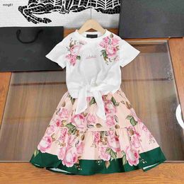 24ss Meisjes rokken kindersets t-shirt Rok pak designer rok Ronde hals Puur katoen Bloemenprint t-shirts print Halve rok past bij kinderkleding