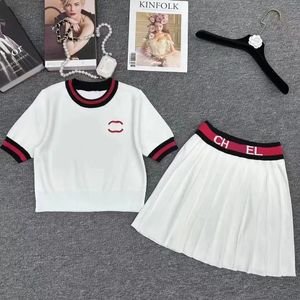 Paris Designer Dames Spring/Summer Classic Letter Print Round Collar Rapel Breipt Short Sleeve + geplooide rok Dames T-shirt Luxe hoogwaardige 2-delige set 11 stijlen