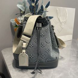 24SS Laptop Tas Dames Luxurys Designers 3D Relief Bloem emmer Tas Tas Bloemen Kussen Schouderband Crossbody Dames Handtas Pou Jecc