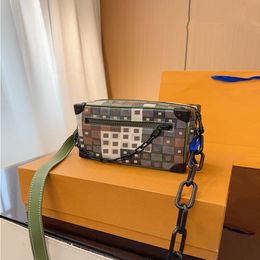 24SS Hommes et femmes Universal Luxury Designer New Steamer Small Box Sac pour hommes Sac Crossbody Bag 18cm MVHXL