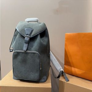 24SS Men's Luxury Designer Denim sac à dos haut de gamme haut de gamme extérieur atmosphère simple mode décontracté. Tous les styles peuvent être contrôlés BFOU