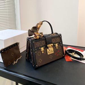 24SS Men Women Luxe Designer Mini Case Toes Bags Flower Handtas Shouder Crossbody Ladies Handtassen met originele metalen zakje Pochette 19cm