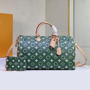 24SS Men Femmes Sacs d'épaule en cuir diagonal Sac à bandoulière de luxe Cartes de sac à main de concepteur de luxe Holder de voyage de voyage en plein air pochette pochette avec sacs de pièces 40cm